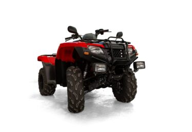 HONDA TRX420FE Traktor med hvid baggrund