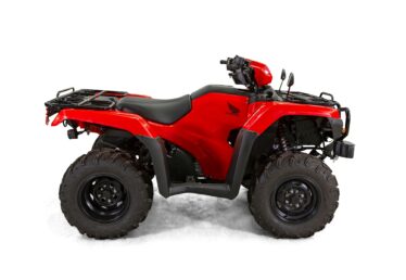 HONDA TRX520FE Traktor med hvid baggrund