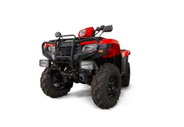 HONDA TRX520FE Traktor med hvid baggrund
